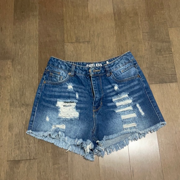 Ripped jean shorts - Picture 1 of 4